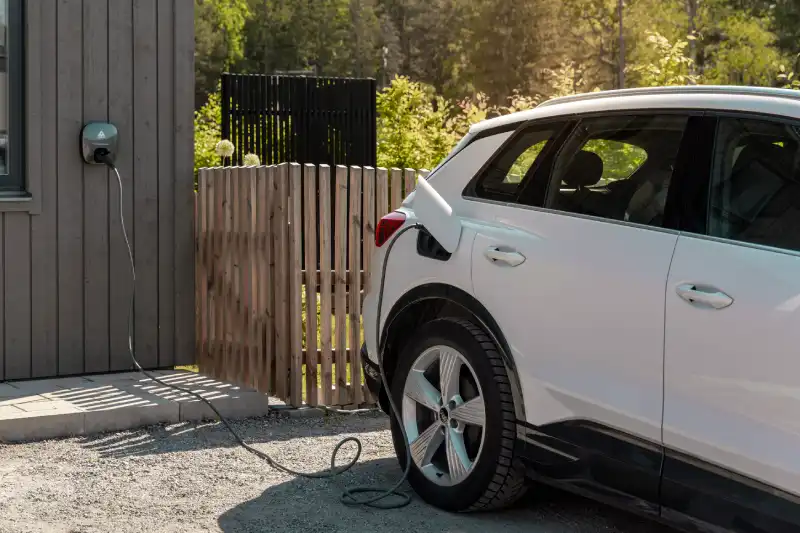 Charge Amps Luna laddar elbil