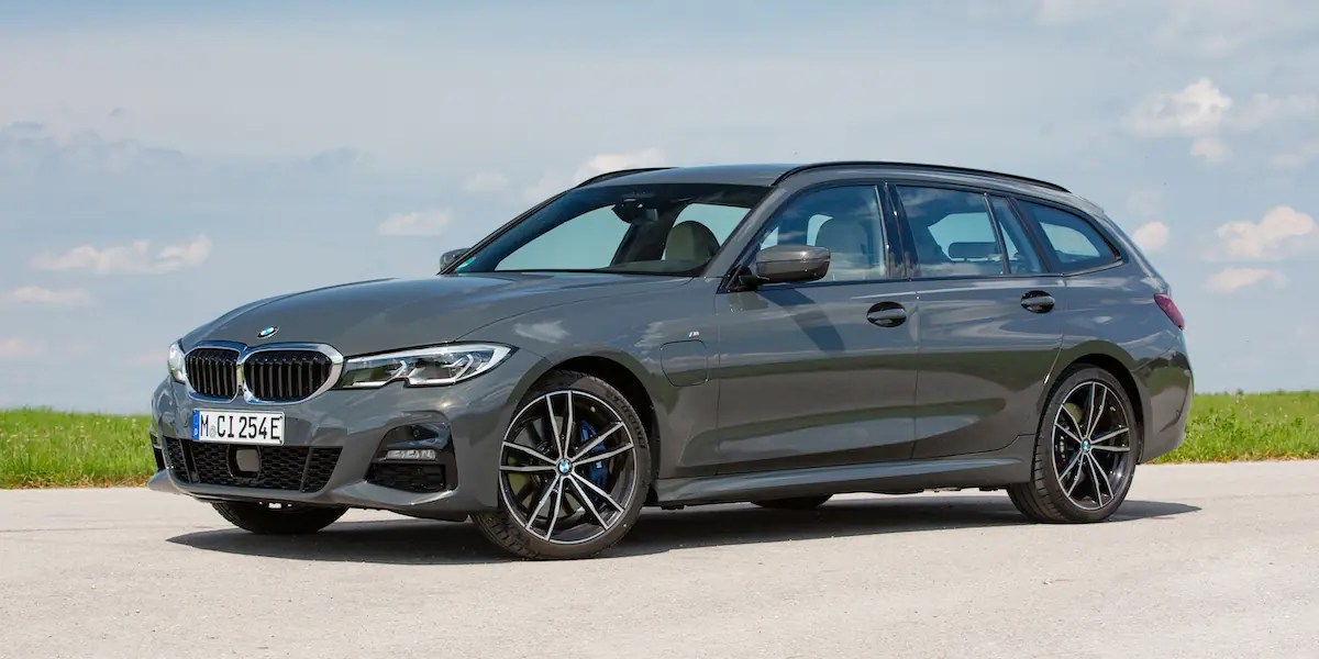 BMW 330e xDrive Touring laddhybrid
