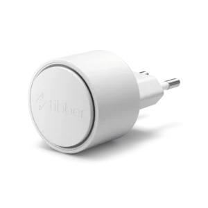 Tibber Pulse Bridge i vitt utförande med Schuko-stickpropp, sedd snett framifrån mot vit bakgrund